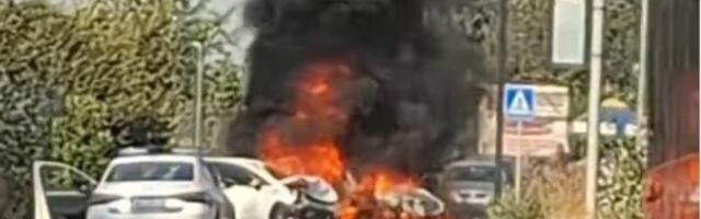 Pet osoba povređeno u sudaru kod Borče: Automobil planuo, pa se vatra proširila