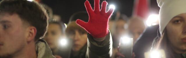 Još jednom o veličanstvenom protestu u subotu u Kragujevcu: Prsti su mrzli, ali retko ko je odustajao da osvetljava tminu koja se nadvila nad svima nama