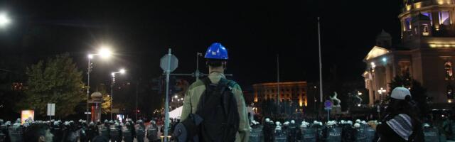 Grupa građana blokirala raskrsnicu u centru Subotice u znak podrške Dijani Hrki