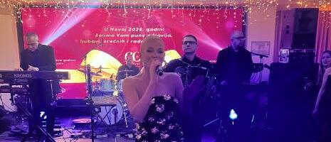 VELIČANSTVENI DOČEK U VRNJAČKOJ BANJI: Ilda Šaulić pesmom i muzikom ušla u Novu 2026. godinu (FOTO/VIDEO)