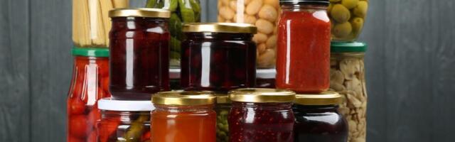 Ruskinje ovako čuvaju zimnicu: Koriste trik koji provereno radi i nikada im se ne kvari!