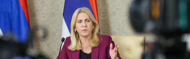 "NEMA BOSNE I HERCEGOVINE BEZ ENTITETA" Srpska članica Predsedništva BiH Željka Cvijanović sa Dodikom na božićnom prijemu u banjalučkoj kasarni (FOTO, VIDEO)