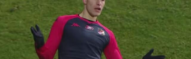 Bivši fudbaler Partizana bio prekobrojan, sada debitovao u novom klubu i golom ga "lansirao" na prvo mesto