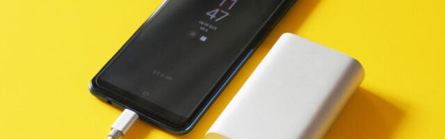 Avion prinudno sleteo jer je putnik imao u prtljagu eksterni punjač za telefon