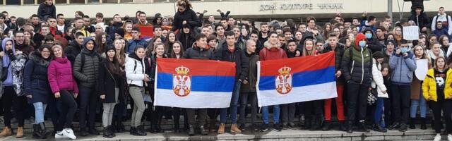 Učenici koji su protestovali u Čačku kažu da su ih snimali policajci u civilu