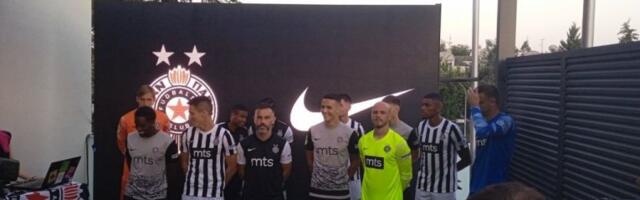 Partizan u novom ruhu! Crno-beli predstavili TRI fantastične garniture dresova za sezonu 2022/2023! (VIDEO+FOTO)