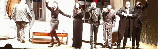 U znaku Nušića i podrške studentima: Ovacije glumačkoj ekipi „Narodnog poslanika“ na premijeri u JDP