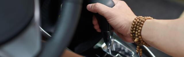 Šta se dešava ako ubacite automatik u rikverc tokom vožnje? U ovim slučajevima puca sve i nastaje havarija