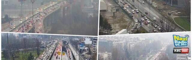 NA GAZELI KRKLJANAC, DUGE KOLONE NA AUTOKOMANDI I BRANKOVOM ZA NOVI BEOGRAD! Saobraćaj mili, ali sve teče! Kiša ne prestaje da lije (FOTO)