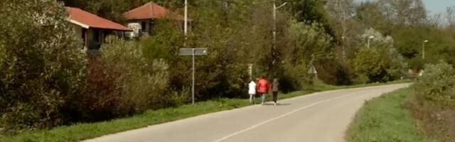 Đaci i radnici se snalaze do Aranđelovca jer autobusa NEMA!