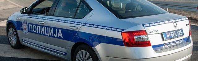 Haos u Bačkoj Palanci: Sudar više vozila, vatrogasci izvlače ljude