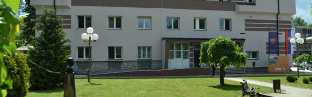 Opozicija i studenti traže ostavku predsednika opštine Lučani zbog napada na sveštenika Dalibora