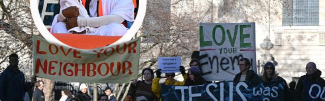 HRISTA PRIKAZALI KAO MIGRANTA: Pred Božić u Londonu iskoristili Isusa kao sredstvo političkog obračuna