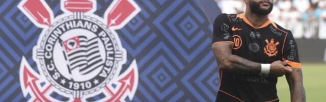 Memfis Depaj kao Umar Sadik - Telefonirao usred utakmice (VIDEO)