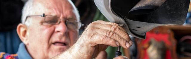 Zašto iskusni mehaničari uvek imaju voštanu bojicu? Vozači odlepili za viralnim trikom