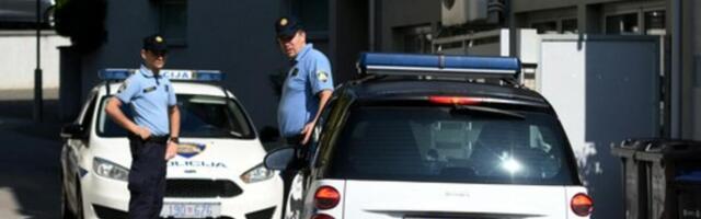 Policajac izašao da podigne novac, a onda mu je autombil završio u moru: Bizarna nezgoda u Hrvatskoj (VIDEO)