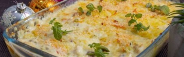 Predlog za novogodišnju trpezu: Piletina i krompir u sočnom bešamel sosu (RECEPT)