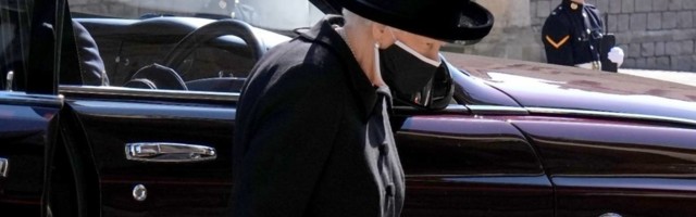 Usamljena kraljica Elizabeta je najtužnija fotografija sa sahrane princa Filipa