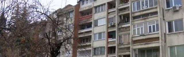 ŠOK SCENA U CENTRU BEOGRADA! Ljudi gledaju ka terasi, PO GLAVI IM... (FOTO)