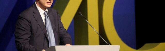 Šutanovac predao akreditive Trampu, pa pozvao predsednika SAD da dođe u Srbiju (FOTO)