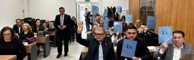 Višak novca u Medijani usmerili na učenike i studente, opozicija iz SNS-a nije glasala zbog pominjanja Vučića
