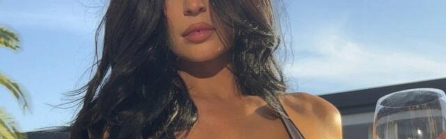 Kajli Džener u crvenoj koži raznela mreže: Bujne grudi beže iz jakne - internet u kolapsu (VIDEO)