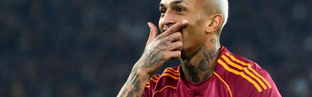 Roma se vratila na pobednički kolosek: Veslijev volej presudio Komu na "Olimpiku" /VIDEO/