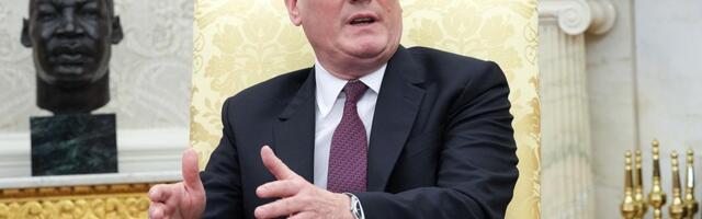 STARMER POD SVE VEĆIM PRITISKOM, ALI NE DA OSTAVKU! Britanski premijer odgovarao na desetine pitanja poslanika zbog afere oko Mendelsona i Epstajna (FOTO)