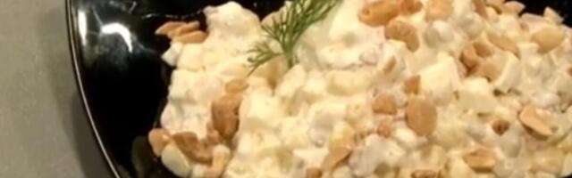 Da li ste jeli nešto ukusnije? Pileća salata sa kikirikijem i susamom, tako kremasta i spremna za pola sata