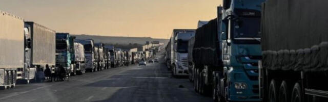 ​Теретна возила на граничном прелазу Батровци чекају три сата на излаз