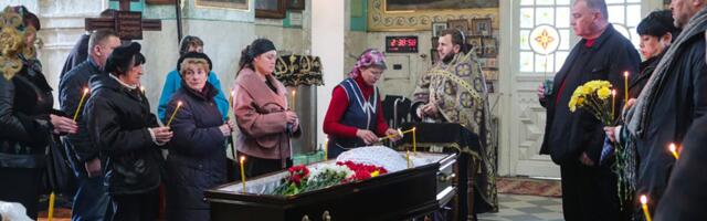 Pijanče, pevaju, trpeza kao na svadbi, izvoljevaju za pivo, pa čak prinose i žrtvu: Sveštenik Aleksandar opleo po vernicima zbog skrnavljenja obreda