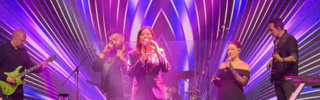 Ceca večeras raspametila Leskovac! Folk diva u odelu grmi na bini, hala ispunjena do poslednjeg mesta