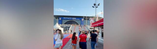 Poziv selektora "urodio plodom": Veliki broj navijača ispred Arene uoči meča Srbija - Francuska!