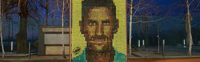 VIDEO: Napravljen mozaik od 2.177 teniskih loptica sa likom Novaka Đokovića