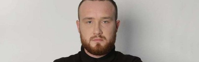 Dušan prodaje gitaru da bi objavio knjigu, i to što niko neće da je kupi  je najbolja stvar koja mu se desila