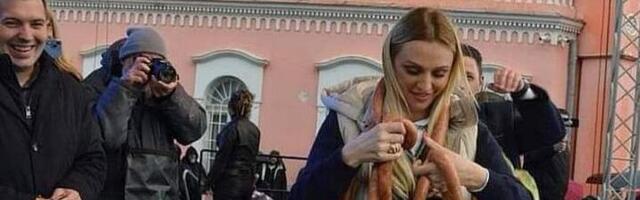 Prva slika Jelene Tanasković posle hapšenja: Slobodno se šeta (FOTO)
