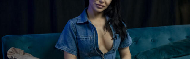 ALEKSANDRA MLADENOVIĆ UHVAĆENA SA NOVIM DASOM: Nekada je bio sa našom pevačicom, a sad uživa s njom! (GALERIJA)