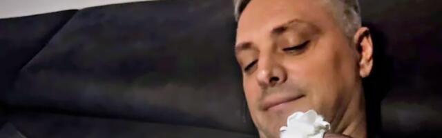 Pevač prisustvovao POROĐAJU svakog svog deteta i prerezao pupčanu vrpcu, zbog broja dece dobio NAJČUDNIJI NADIMAK!