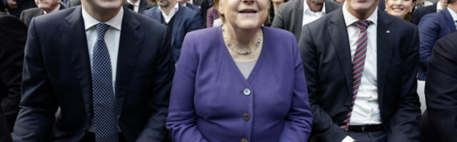 Меркел више не користи гест спојених руку у облику дијаманта