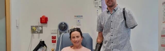 Dve ajkule ga umalo nisu pojele, a on je bez ruku uradio nemoguće i postao heroj kakvog sport ne pamti