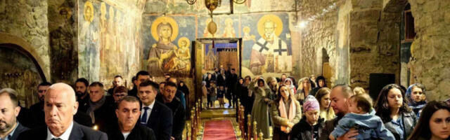 Mnogi prave iste greške čim kroče u crkvu: EVO KAKO SE ZAISTA ULAZI, STOJI I UČESTVUJE U BOGOSLUŽENJU