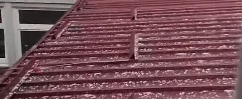 Snažno nevreme paralisalo ovo mesto, grad lomio sve pred sobom: Usred maja sve se zabelelo kao usred zime! (VIDEO)