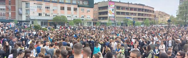 Više od hiljadu mladih Čačana odalo počast nevinim žrtvama dva stravična masakra