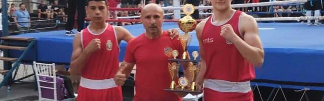Digli publiku na noge: Bokseri Banata Andrej Racić i Strahinja Rašović „pokidali“ u ringu
