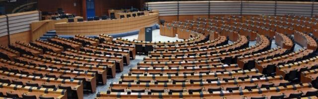 Poslanici EP o Srbiji: Brisel ne sme Vučiću nuditi šargarepe, da bi on isporučivao batine svojim građanima