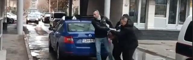 Pogledajte kako osumnjičenog za krvavu pljačku u Kalesiji dovode na saslušanje: Mrtvog brata izbacio iz kola