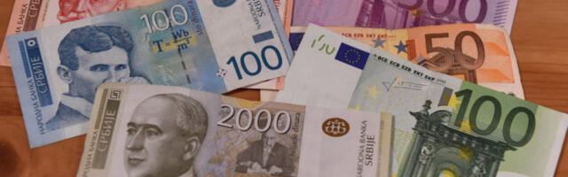 NIKO VIŠE NE KUPUJE EVRO: U menjačnicama beleže otkup veći od prodaje - LJUDI SAD MENJAJU DEVIZE za dinare!