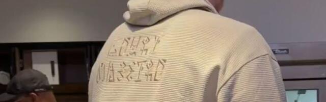 Nikola Jokić na "Ol-star" došao u čudnom duksu: Ima poruku koju niko ne razume, glagoljica ili nešto drugo?