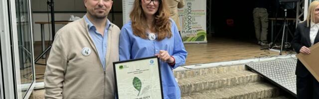 Grupi građana "Čuvari parka" iz Odžaka uručena nagrada "Zeleni list" za očuvanje Fabričkog parka