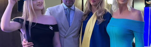 EKSKLUZIVNO! POSLE BURNOG RAZVODA KARLEUŠA I TOŠIĆ OČI U OČI! Cela porodica na okupu, a povod je predivan: Ovako je protekao susret bivših supružnika (FOTO)